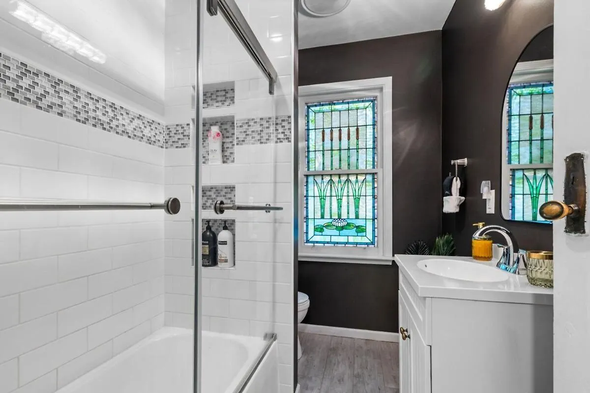 Distinguished Victorian With A Family-Focused Feel, Quiet Neighborhood Villa Pittsburgh 0*,  USA
