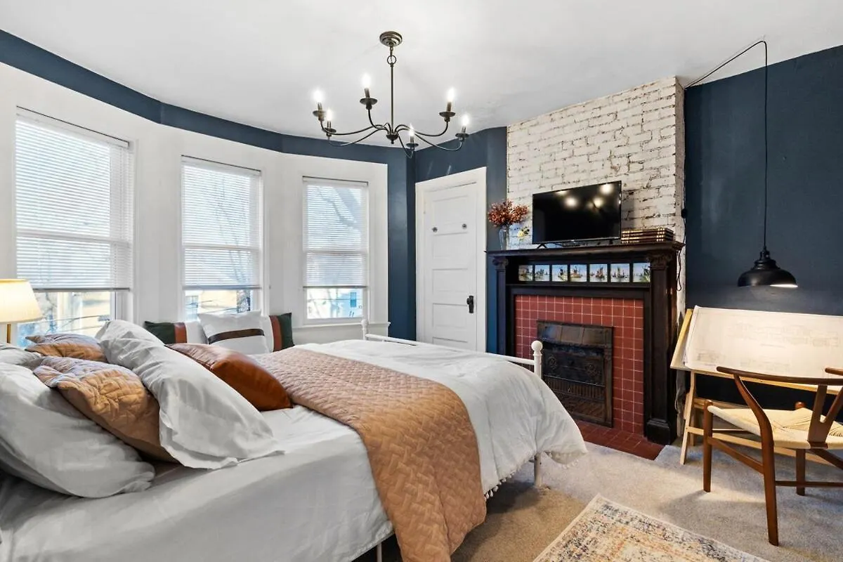 Distinguished Victorian With A Family-Focused Feel, Quiet Neighborhood Villa Pittsburgh