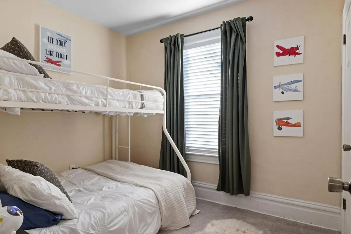 Distinguished Victorian With A Family-Focused Feel, Quiet Neighborhood Villa Pittsburgh 0*,