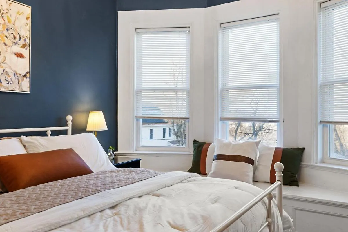 Distinguished Victorian With A Family-Focused Feel, Quiet Neighborhood Villa Pittsburgh USA